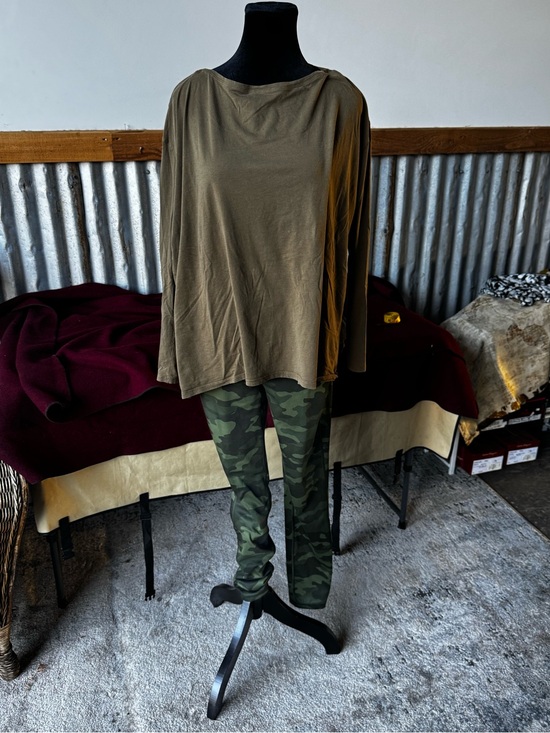 Banana Republic Pants - Banana  Republic Camo Print High Waist Leggings